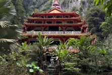 Courtyard temple only entrance via cave