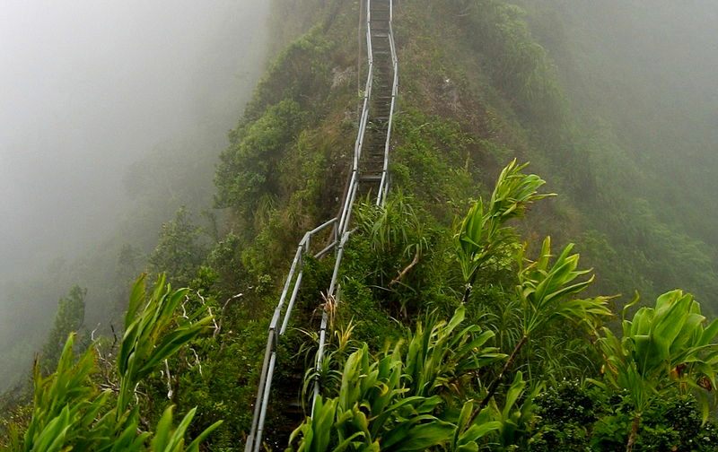 Ha'iku Stairs – Kaneohe, Hawaii - Atlas Obscura