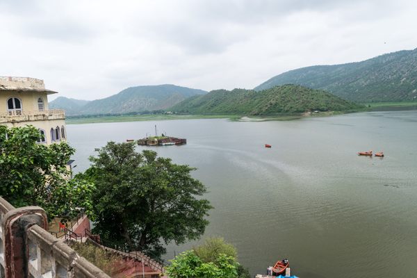 Siliserh Lake