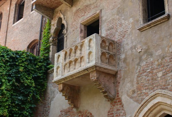 romeo and juliet balcony background