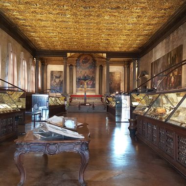 The gallery of medical exhibits. 
