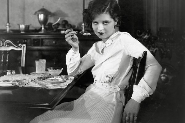 Clara Bow was uncomfortable at Hollywood parties and famously skipped out on her film premieres to play cards with her cook and other household staff.