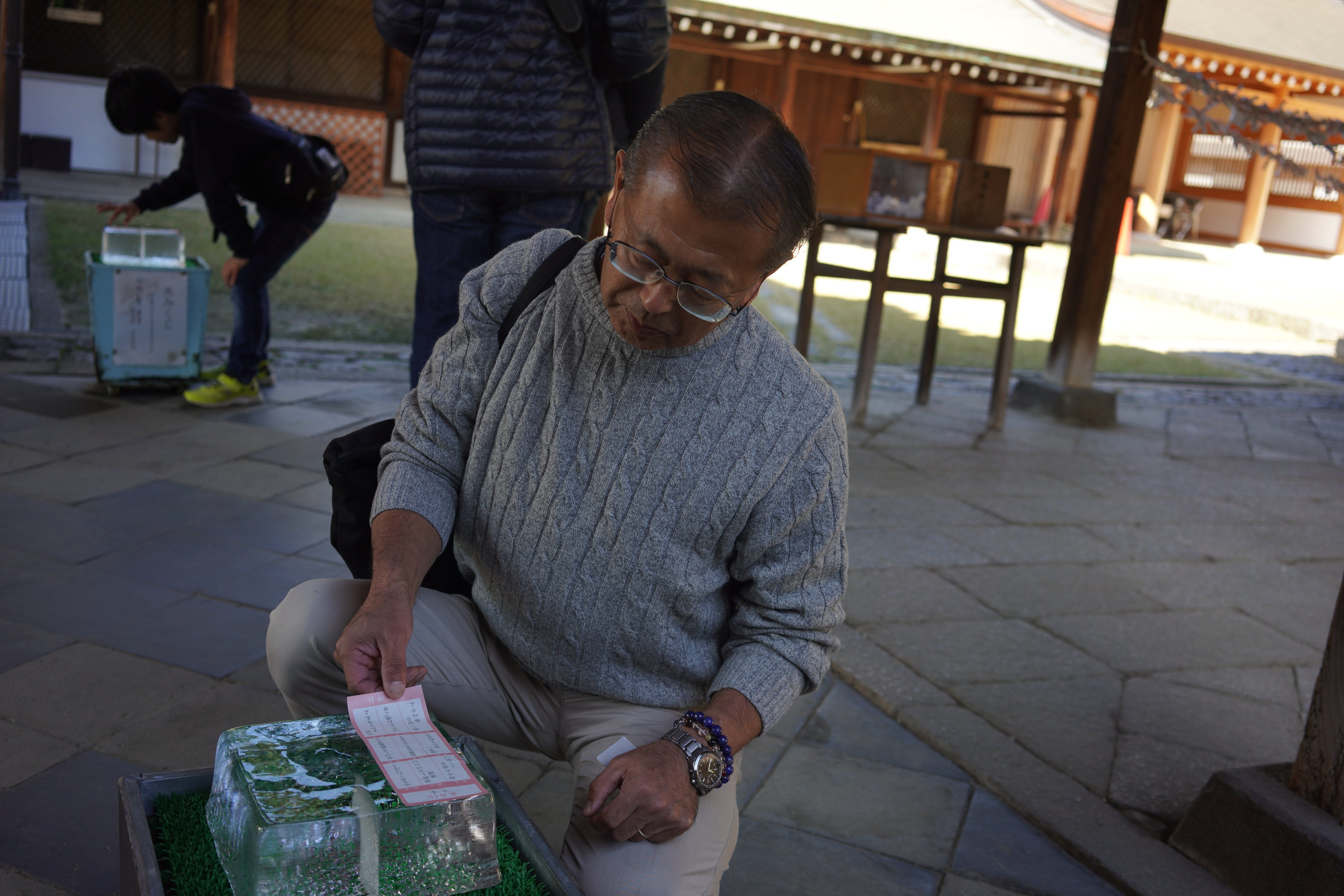 Visitors to the Himuro Shrine can purchase fortune-telling sheets that reveal the fortunes once they’re placed on a column of ice.