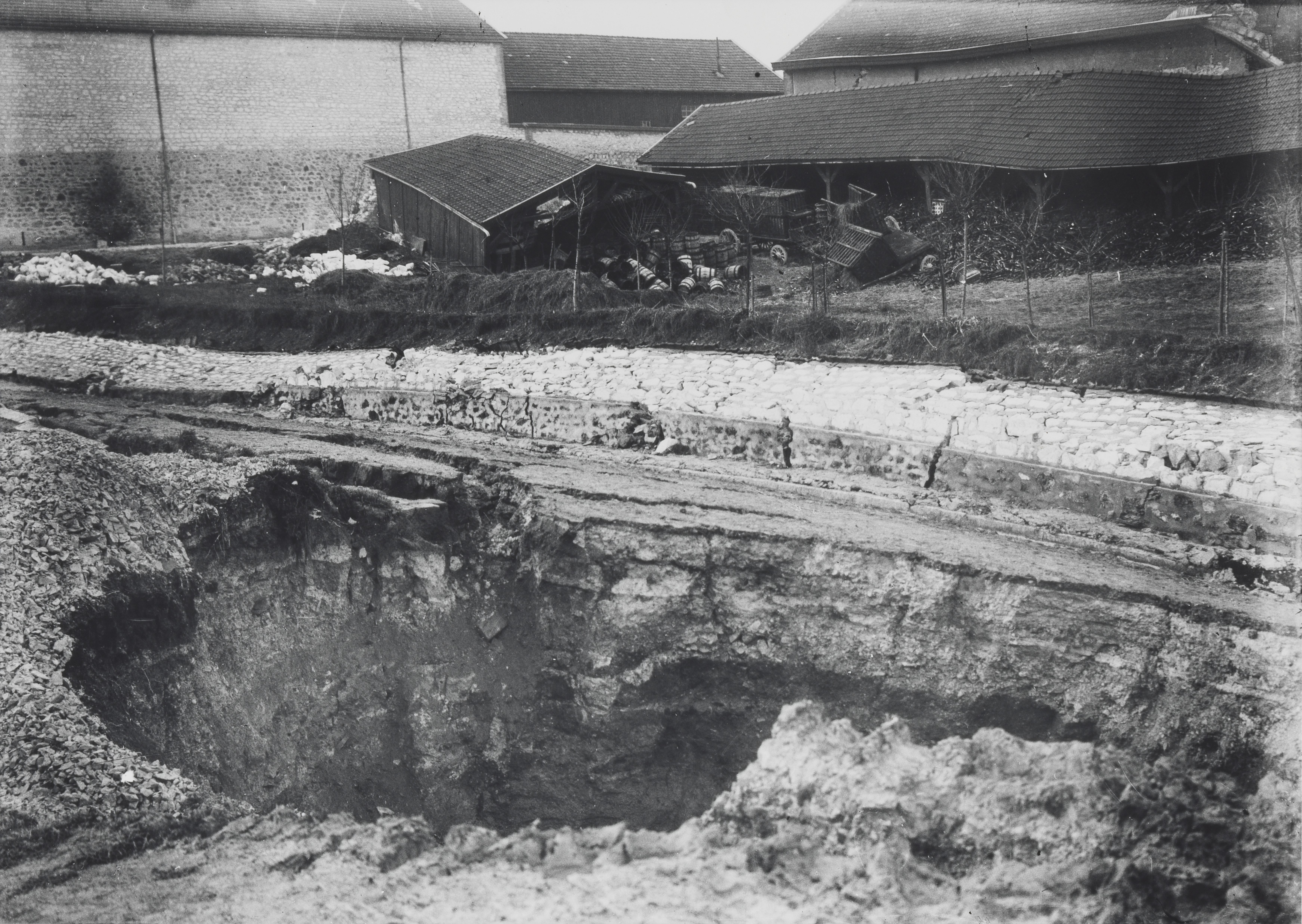 Bad weather conditions led to the collapse of part of the Roger estate in February 1900.