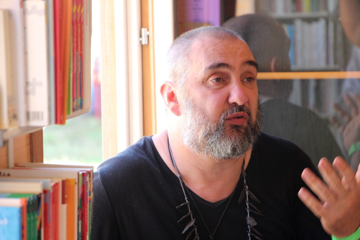 Megel-Nuber converses with customers on cultural topics.
