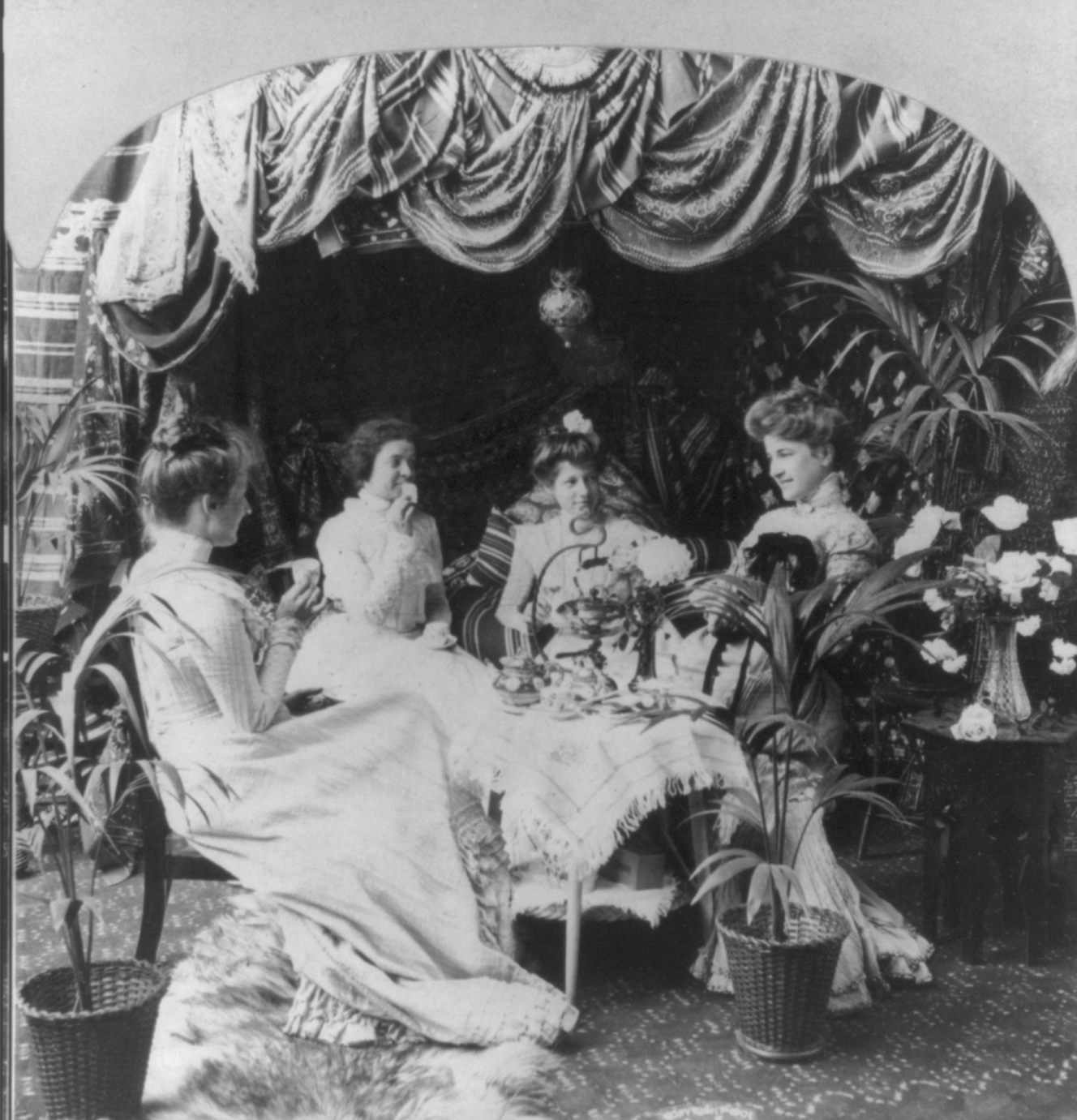 An afternoon tea, 1901. 