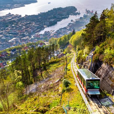 The Fløibanen funicular approaching the summit.