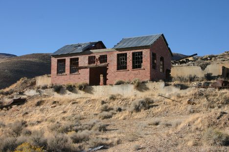 The brick building from below at Tunnel Camp.