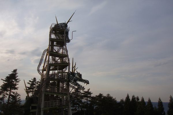 The two-headed dragon tower in all its glory.