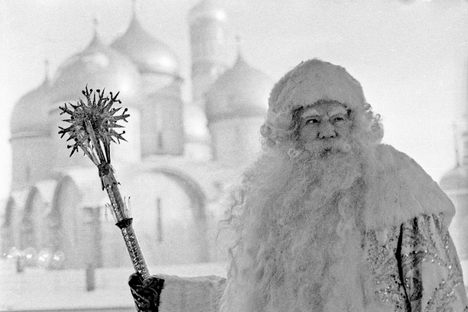 Actor Alexander Khvylya plays Ded Moroz at a New Year performance the Kremlin in 1969. 