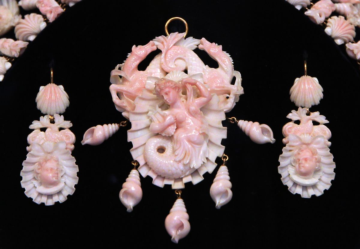 Conch-shell jewelry, anyone?