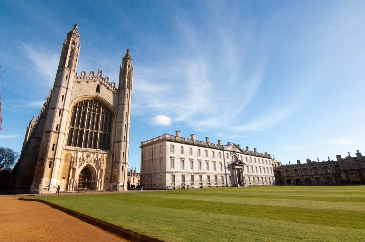 The famous rear view of the chapel—known locally as the “Backs”—has featured a manicured lawn since the 18th century.