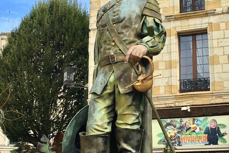 The 2005 Cyrano de Bergerac statue, by Mauro Corda.