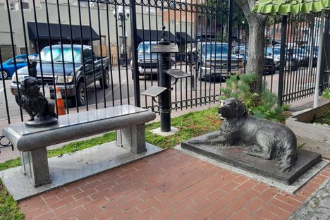 Statues of Bum and Bobby