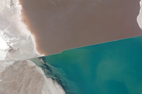 The northern and southern arms of the Great Salt Lake, separated by a railroad causeway.