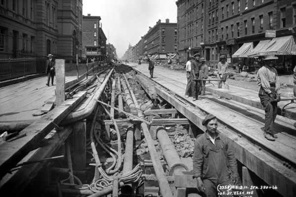 Lexington Avenue between 105th and 106th streets, Manhattan, 1913.