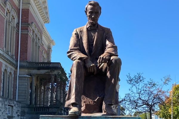 Lincoln overlooking the town of Wabash, IN