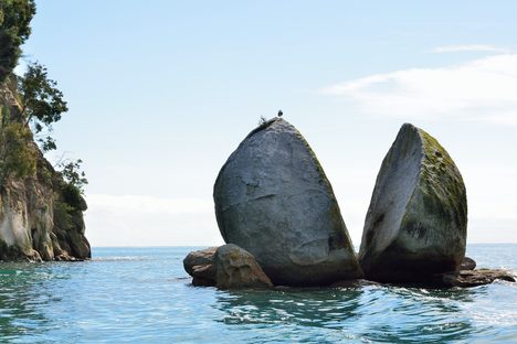 Tokangawhā / Split Apple Rock