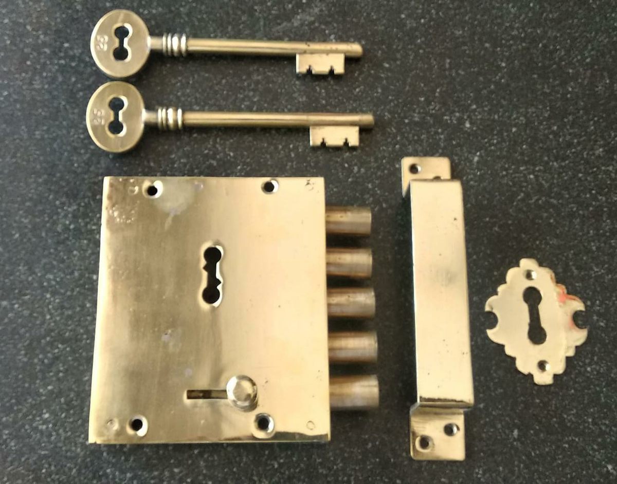 Antique Look Iron Big Lock Hidden Key Hole Padlock Hand Crafted Designed Heavy Lock Indian Door Lock