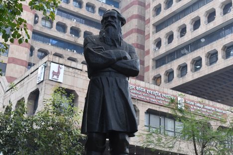 Leo Tolstoy Monument, Janpath