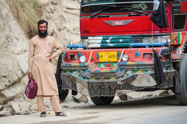 Pakistan S Trucks Are Vibrant Bedazzled Works Of Art TrendRadars