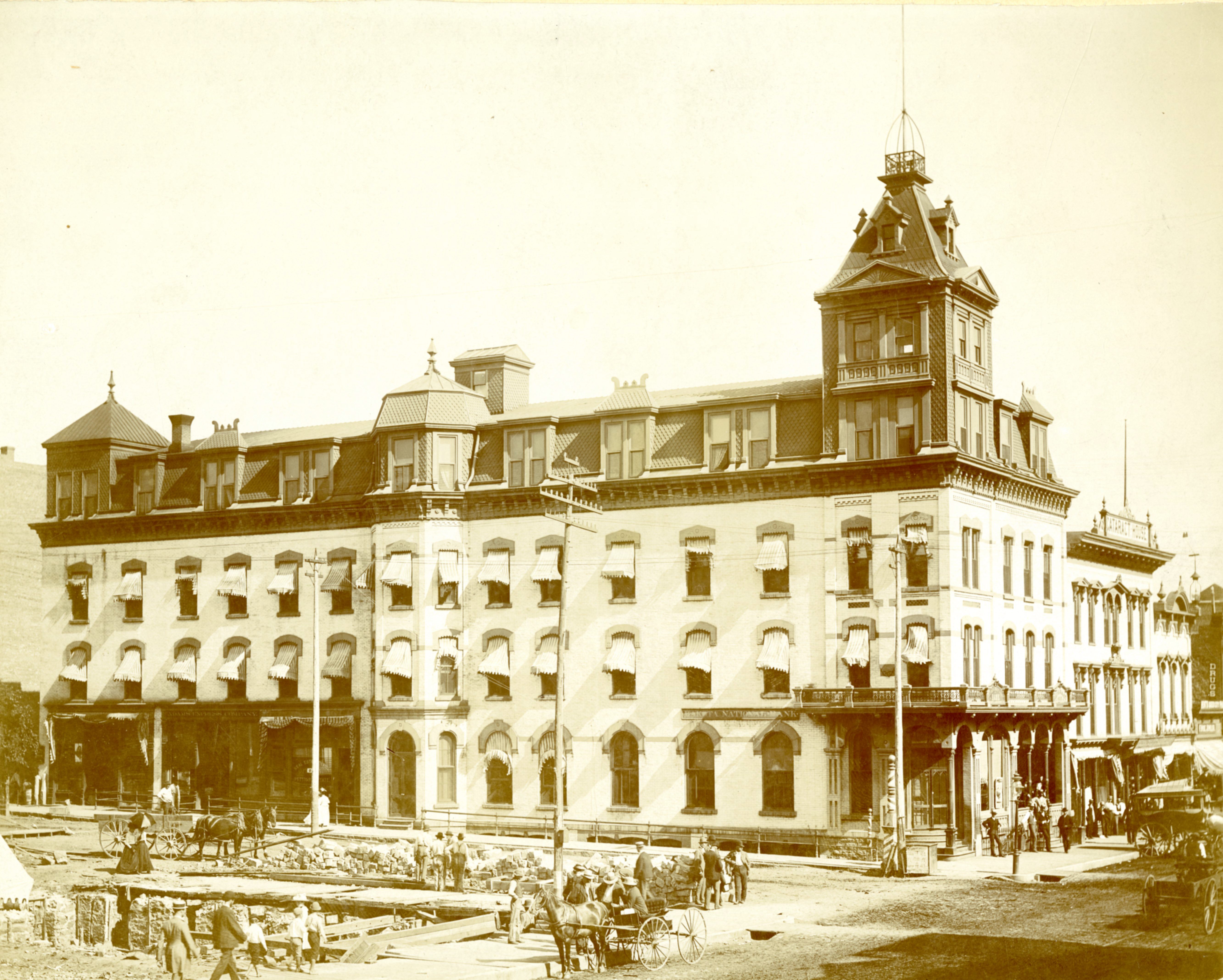 The Cataract House Hotel, Sioux Falls, South Dakota, in the 1890s.