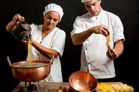 The bakers use copper pots and antique instruments used specifically by nuns for convent sweets.