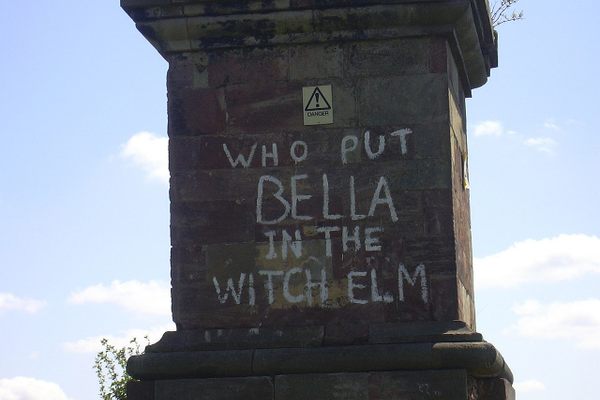 Graffiti on the obelisk in 2006