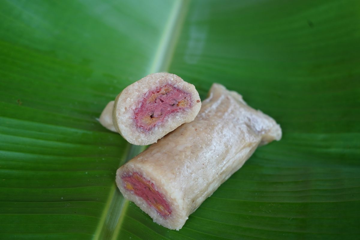 A banana leaf topped with cooked num ansom chek.
