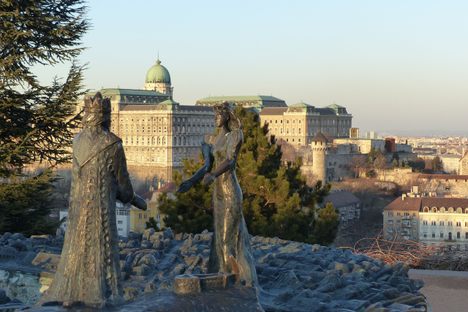 Prince of Buda and Princess of Pest Statue