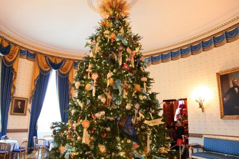Does this Christmas tree in the Blue Room of the White House look good enough to eat?