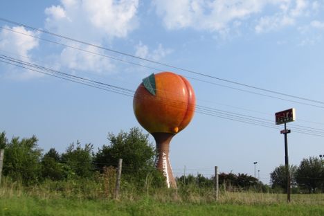 135 ft Peachoid water tower