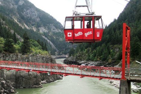 The Hell’s Gate Airtram gondola and footbridge.