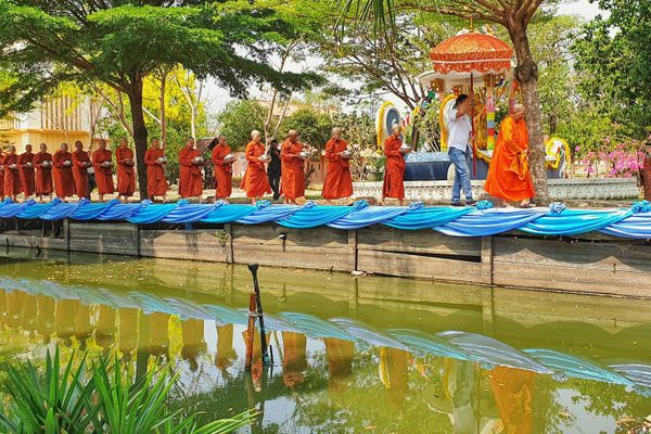 The monks collect alms in Nakhon Pathom province.
