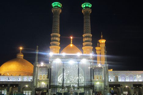 Fatemeh Maasoume Shrine at night.