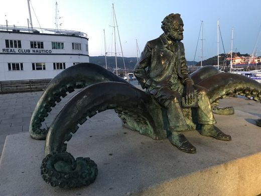 Monument to Jules Verne—Octopus