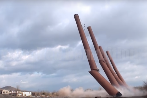 Watch a Lot of Giant Chimneys Collapse Around the U.S.