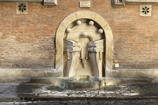 Fontana dei Libri