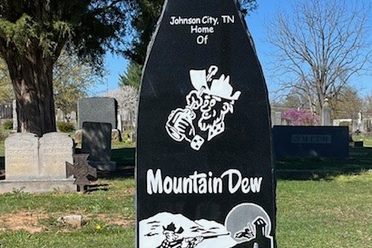 Mountain Dew monument in Oak Hill Cemetery