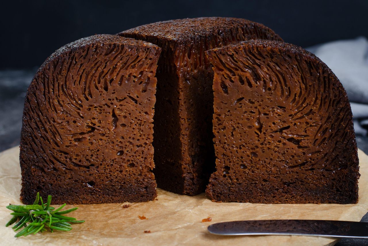 Babă neagră is gorgeously spongy.
