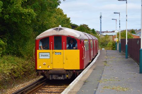 483 006 at Shanklin, September 2020.