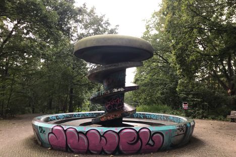 The Rathenau Fountain in summertime