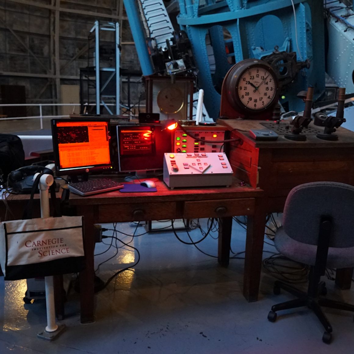 Telescope operator station.