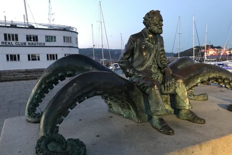 Monument to Jules Verne—Octopus