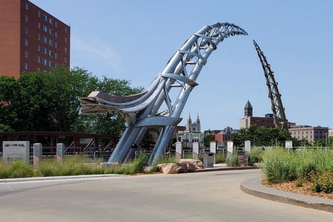 The gap between the two structures that comprise Arc of Dreams represents a leap of faith.