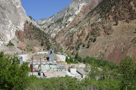 Pine Creek Mine, seen from the Pine Creek trail. The prominent drainage behind the mine is Morgan Creek, which was the access to the upper workings.