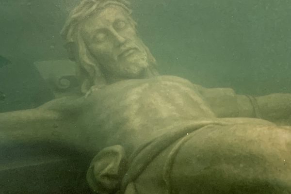 The Lake Michigan crucifix under water and ice.