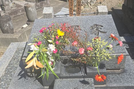 Kurosawa Akira's grave.