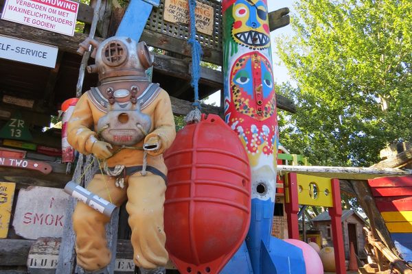 Diving suit and totem