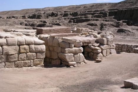 The Tanis tombs.